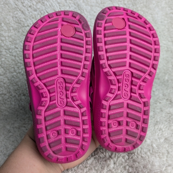 CROCS kid sandals size 8 Nice pink color Elastic in the back - Picture 5 of 5
